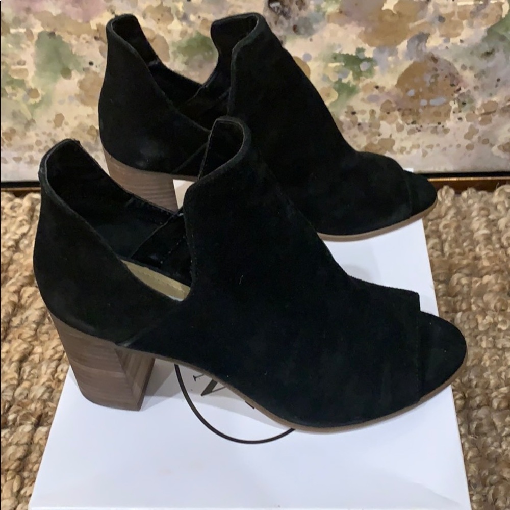 Black suede open toe booties. Steve Madden. Sz 7.5 - Picture 5 of 6